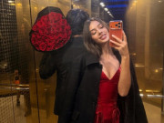 Thời trang - Vợ Bùi Tiến Dũng lên đồ nóng bỏng hẹn hò với chồng