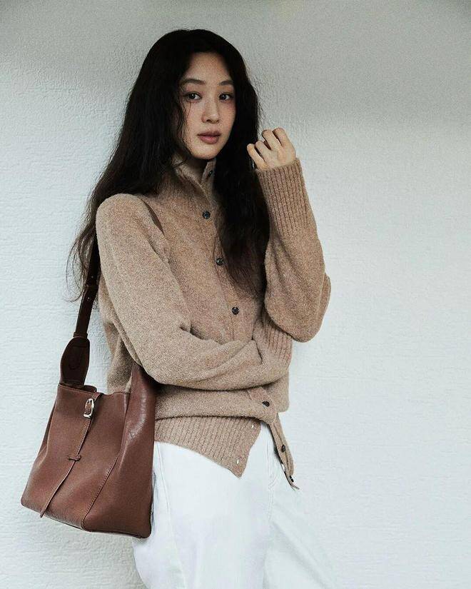 Mua 10 chiếc quần cũng chưa chắc tốt bằng 3 kiểu quần cơ bản giúp bạn amp;#34;cânamp;#34; mọi outfit từ công sở đến dạo phố - 6