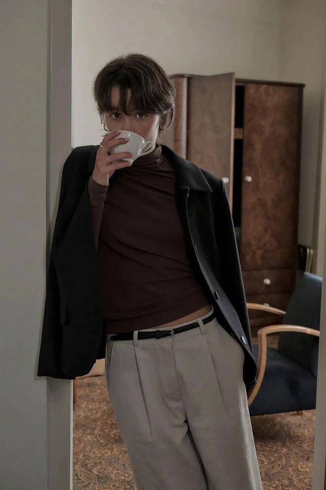 Mua 10 chiếc quần cũng chưa chắc tốt bằng 3 kiểu quần cơ bản giúp bạn amp;#34;cânamp;#34; mọi outfit từ công sở đến dạo phố - 11