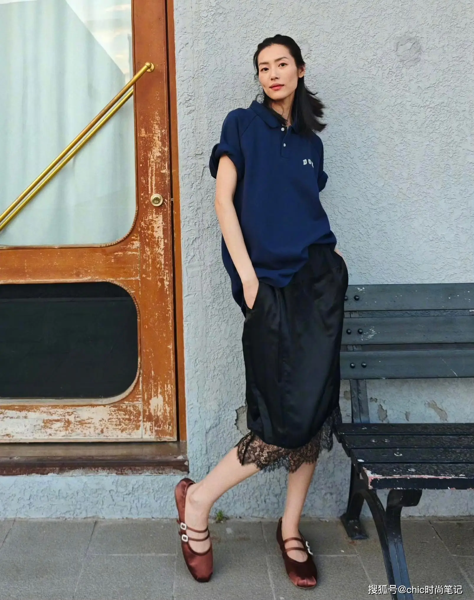 Mặc áo xanh dương phối với đồ gì? Bí quyết giúp chị em chinh phục gam màu hot nhất mùa Hè chuẩn sành điệu - 11