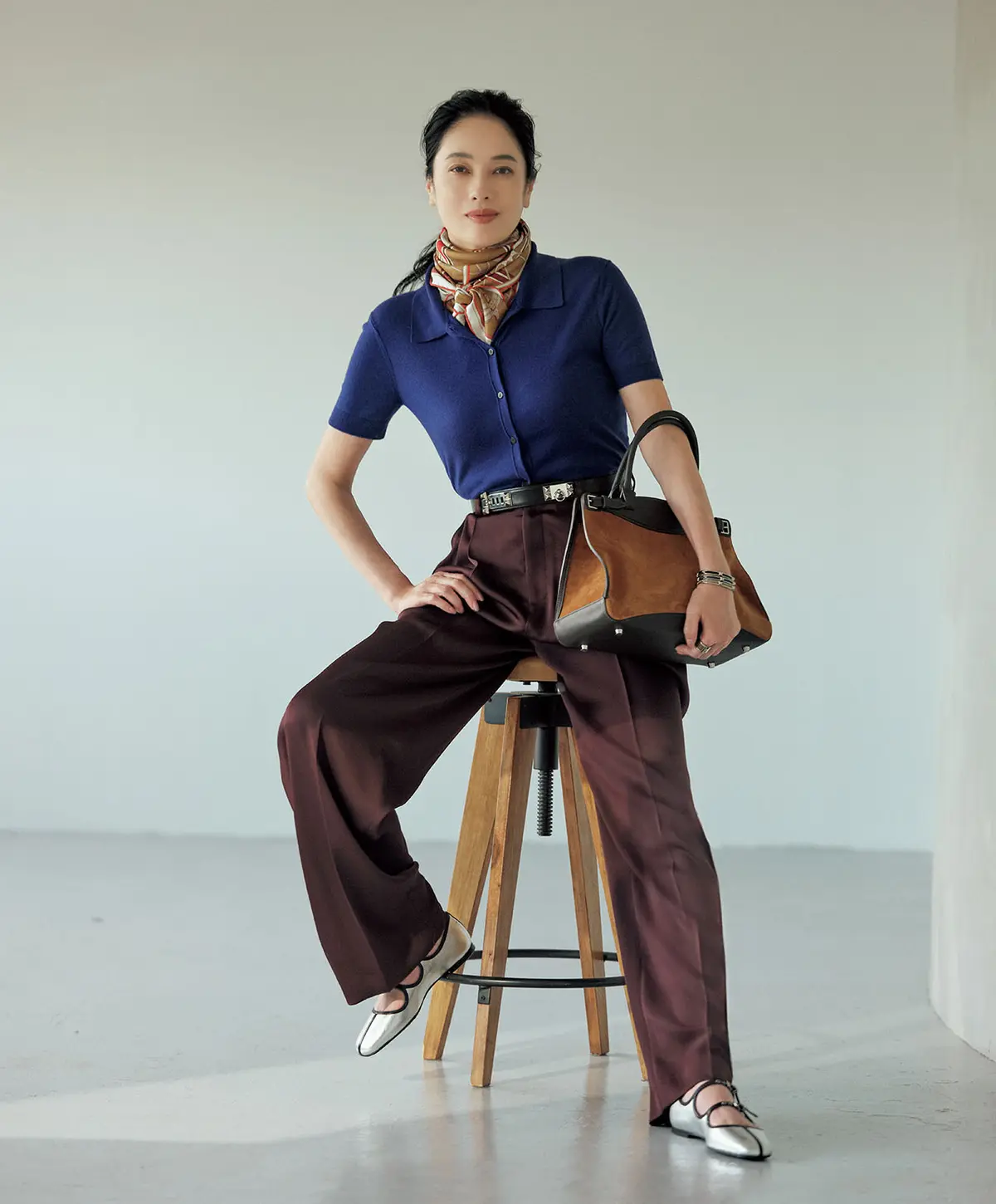 Mặc áo xanh dương phối với đồ gì? Bí quyết giúp chị em chinh phục gam màu hot nhất mùa Hè chuẩn sành điệu - 14