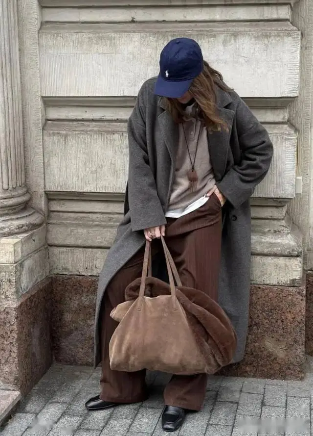 Không phối với đen trắng, tôi chỉ chọn đúng 3 màu mặc với đồ xám khiến mọi outfit trông đắt tiền như con nhà giàu - 13