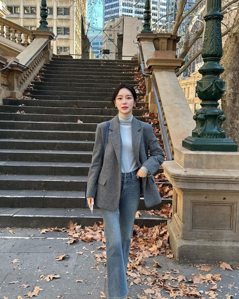 Không phối với đen trắng, tôi chỉ chọn đúng 3 màu mặc với đồ xám khiến mọi outfit trông đắt tiền như con nhà giàu - 10