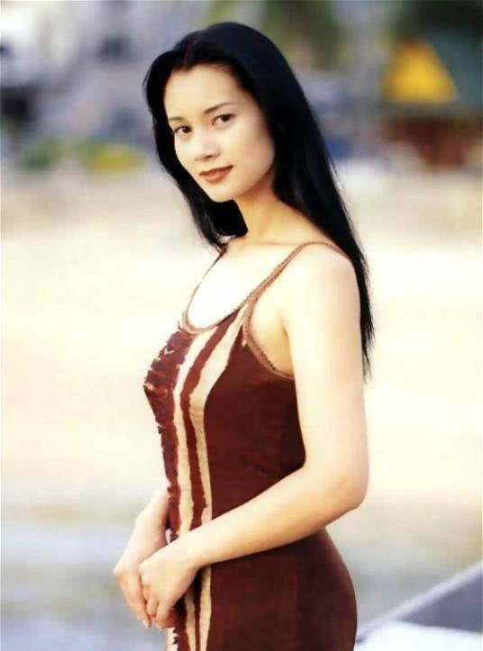 Vẻ đẹp không son phấn của Trịnh Diễm Lệ khiến nhiều người si mê.