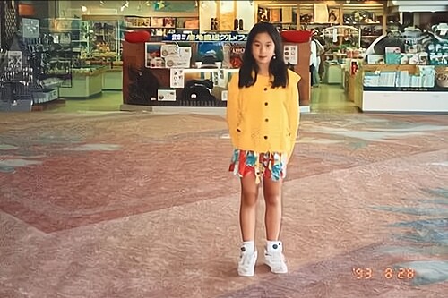 Từ nhỏ, cô đã được mẹ nuôi dạy kỹ lượng, học đủ thứ để sau này có thể lấy chồng đại gia.