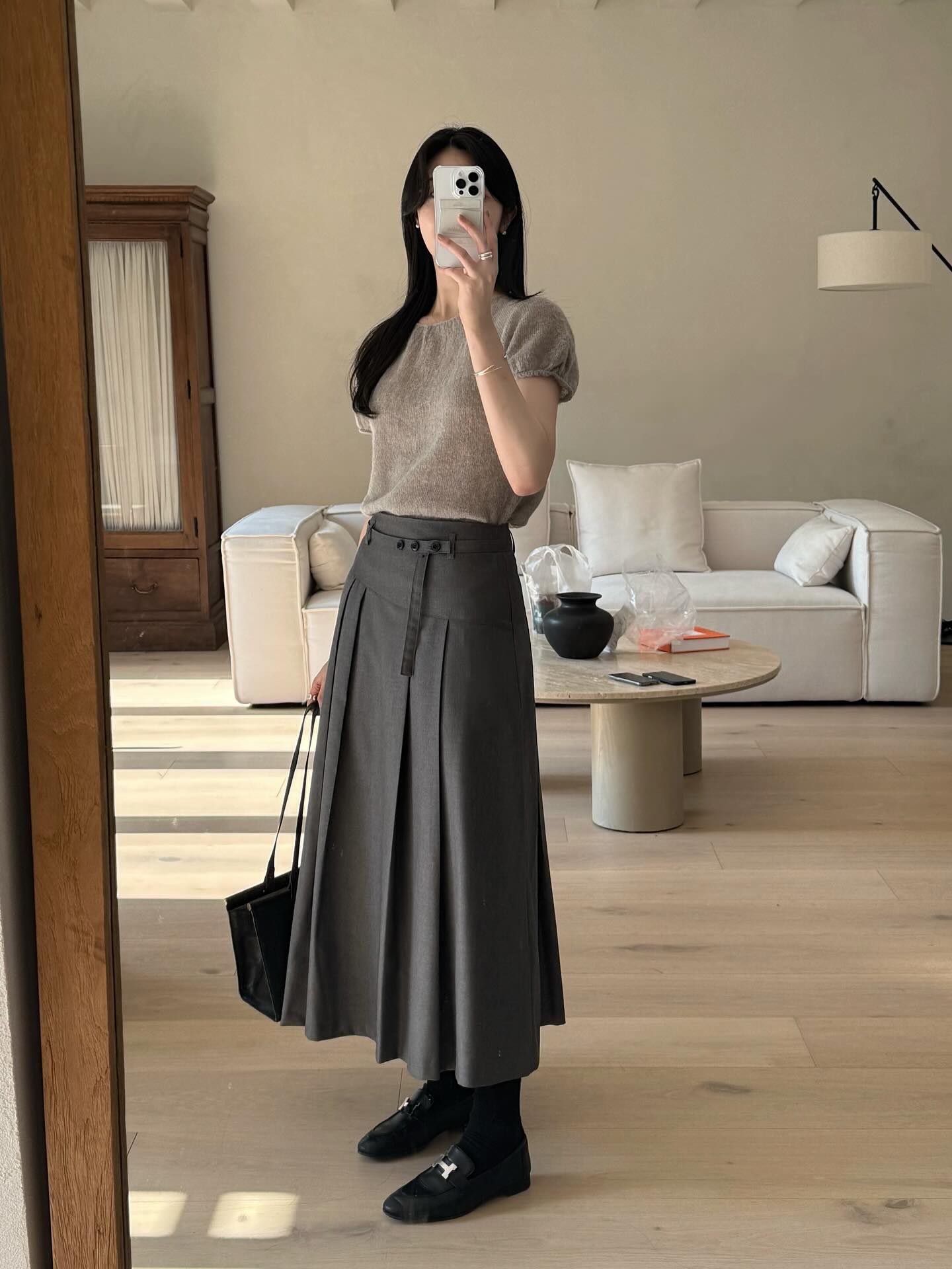 5 xu hướng chân váy công sở 2026: Đơn giản mà đẹp thanh lịch, chẳng trách các tín đồ thời trang thích đến thế - 5