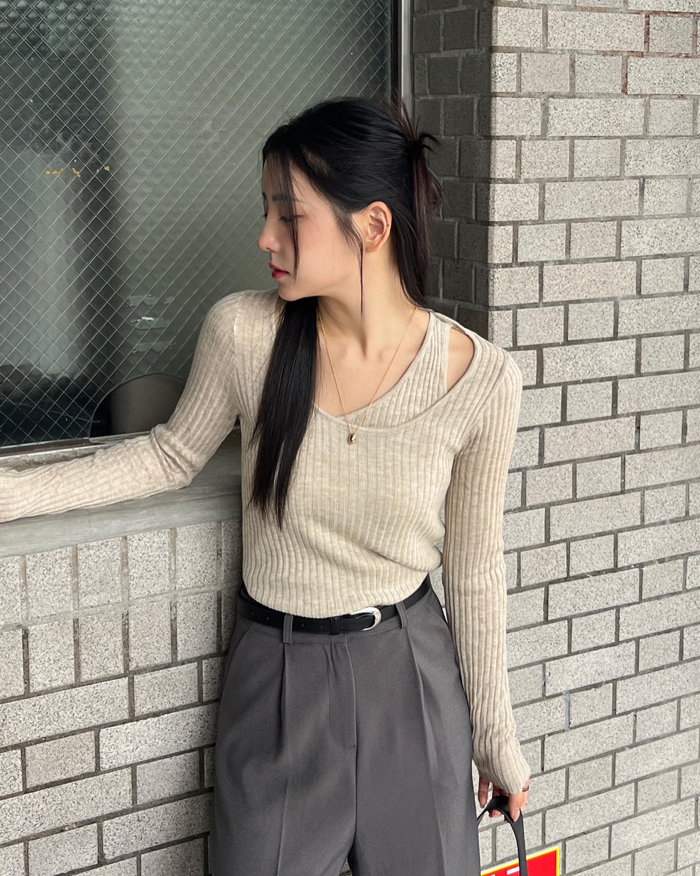 Xếp quần áo về quê ăn Tết không cần mang cả tủ đồ, chỉ cần 10 món sau là mặc đi đâu cũng đẹp - 4