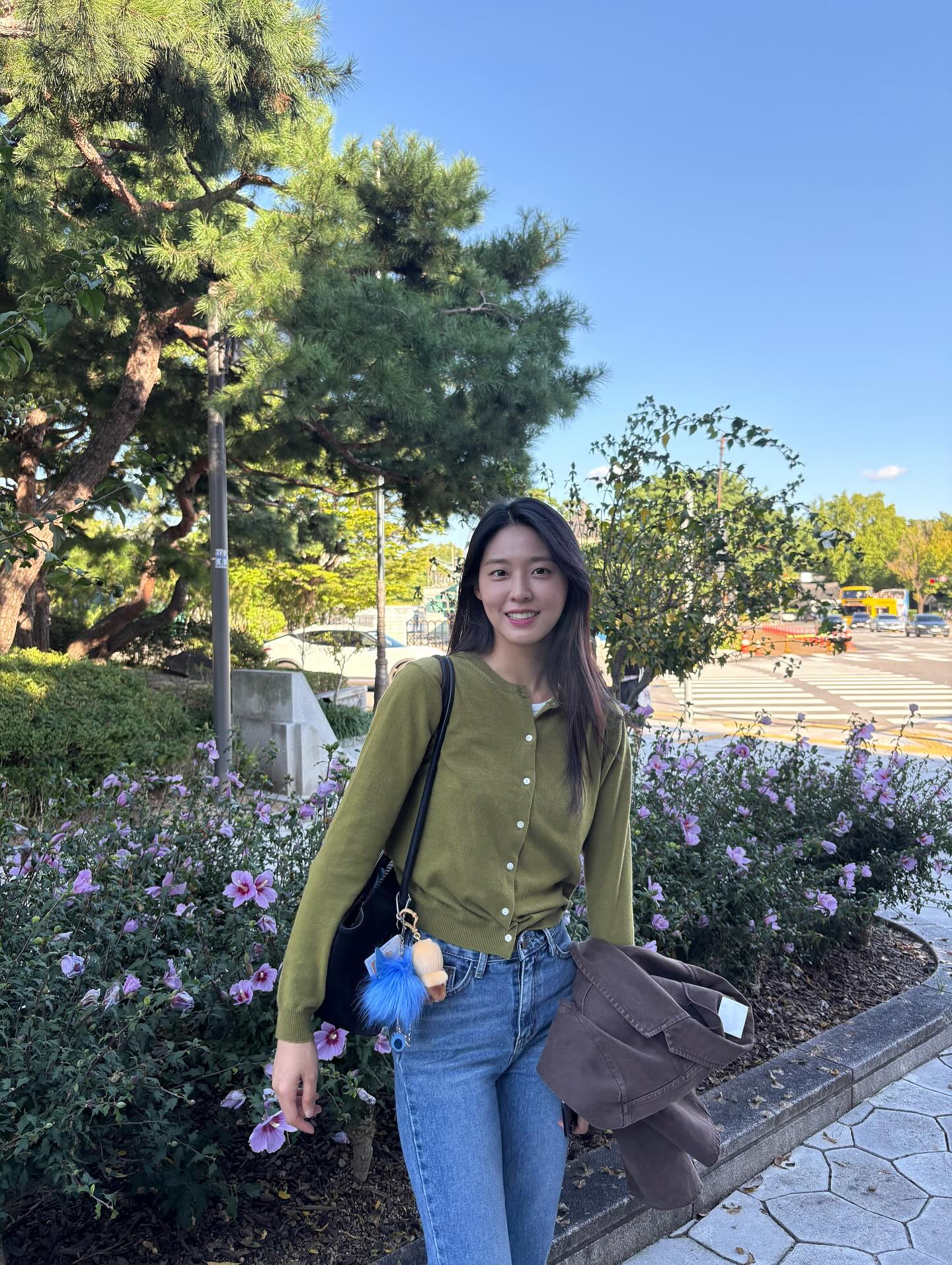 Ngắm 5 công thức diện quần jeans từ sao Hàn, chị em sẽ không còn thiết tha quần âu hay váy vóc nữa - 4