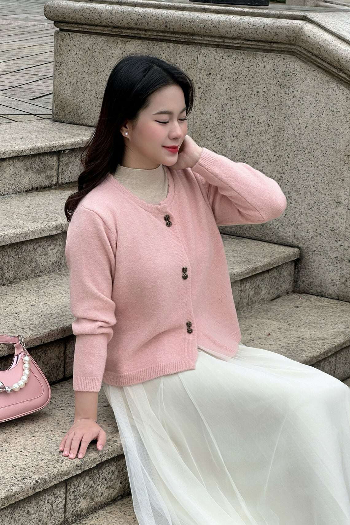 Đừng chỉ mặc đồ đen với trắng, sang xuân diện ngay 5 màu này để da sáng bật tông tức thì không cần tắm trắng - 14