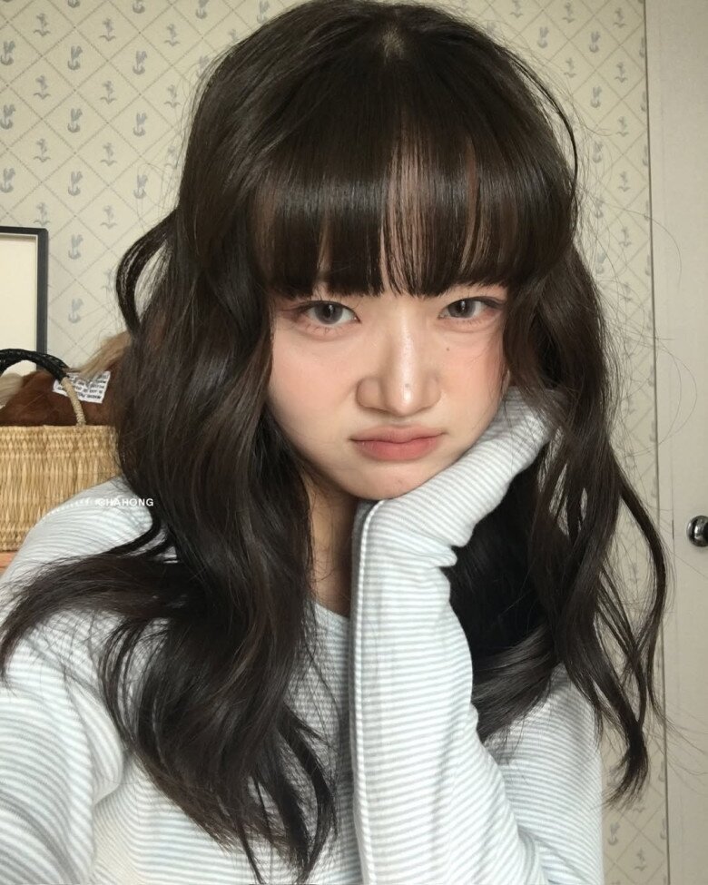 Nàng gò má cao nên để tóc gì? 4 kiểu tóc giúp gương mặt mềm mại, tôn ngũ quan hài hòa được thích nhất hiện nay - 3