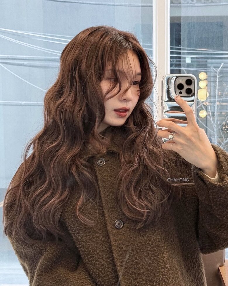 Nàng gò má cao nên để tóc gì? 4 kiểu tóc giúp gương mặt mềm mại, tôn ngũ quan hài hòa được thích nhất hiện nay - 6