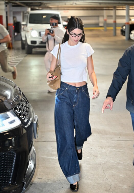 Nên mua quần jeans nào cho mùa xuân hè này? 5 kiểu dáng này chắc chắn sẽ làm chị em hài lòng - 4