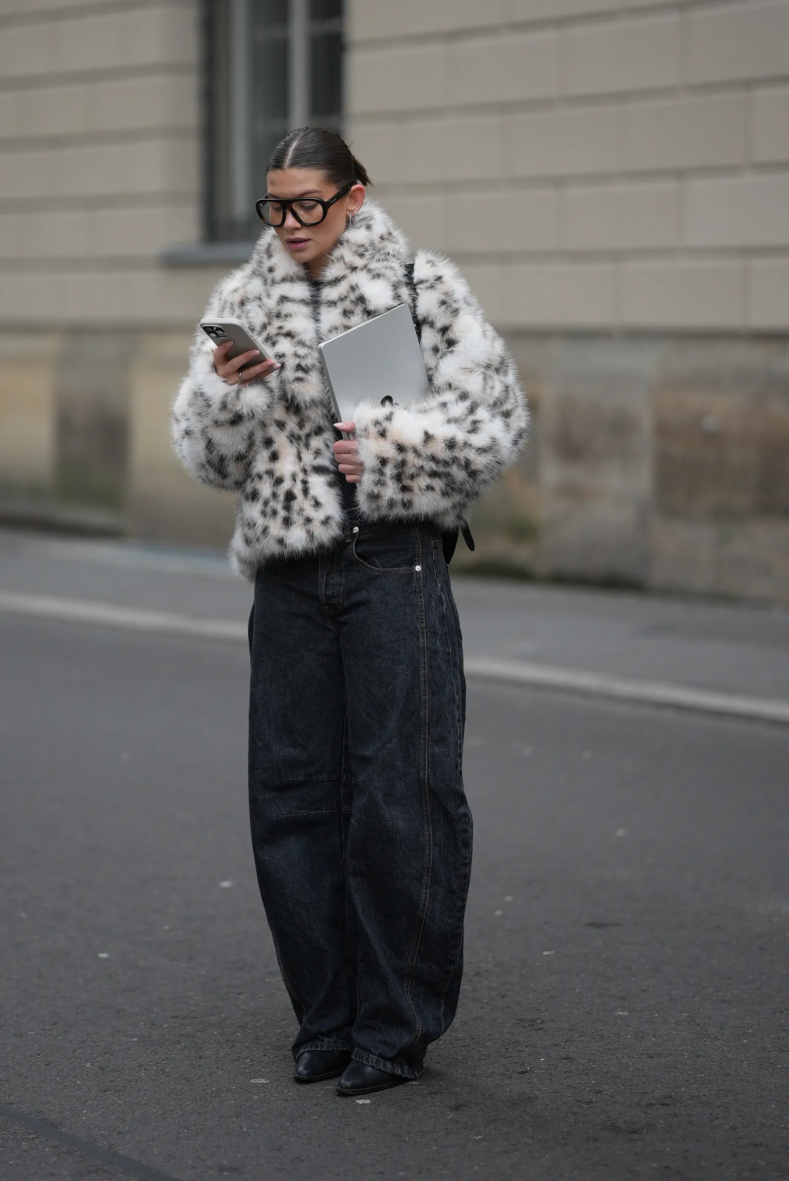 Nên mua quần jeans nào cho mùa xuân hè này? 5 kiểu dáng này chắc chắn sẽ làm chị em hài lòng - 12