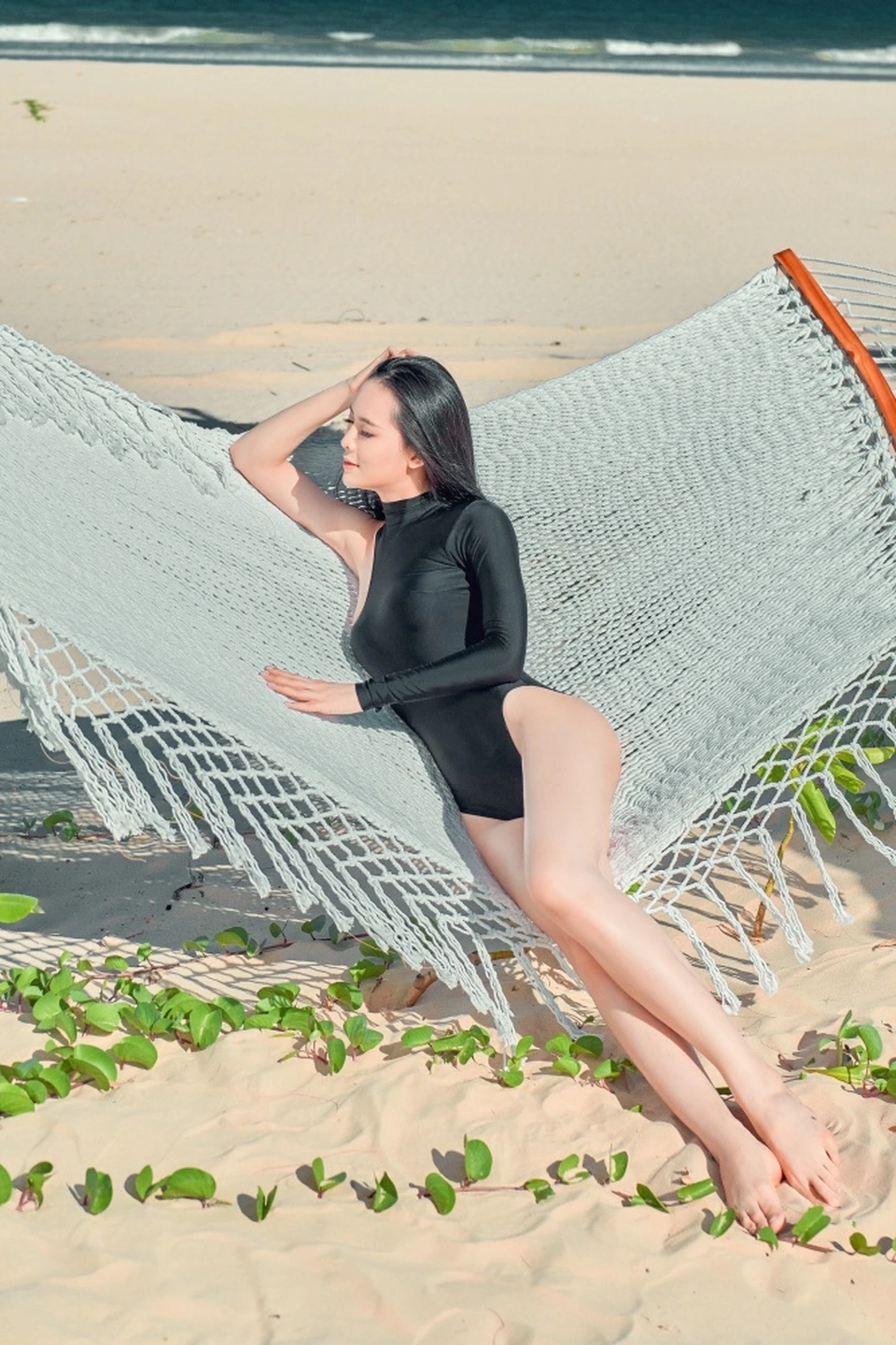 Cô tự tin khoe vóc dáng trong bộ đồ bikini.