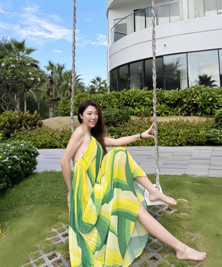 Cô vẫn sở hữu sắc vóc nuột nà với làn da trắng.