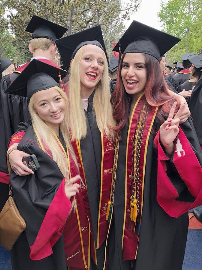 Ở tuổi 16, khi sự nghiệp đang rực rỡ, Xuân Nghi khiến nhiều người bất ngờ khi chủ động rời xa ánh đèn sân khấu để sang Mỹ du học.