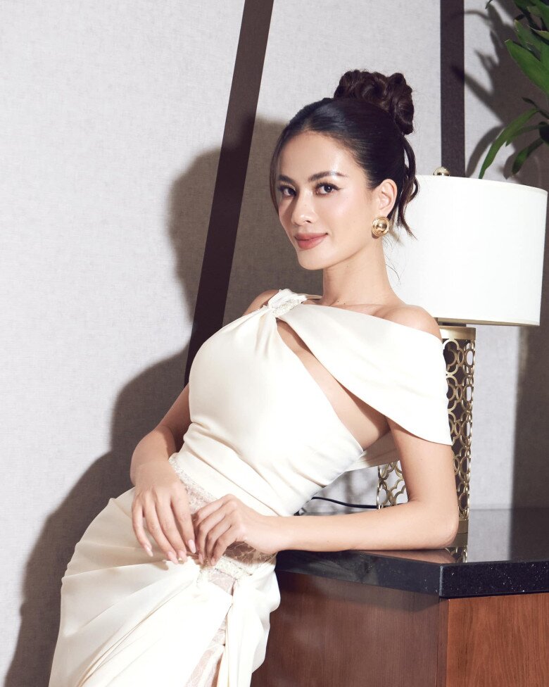 Việc một hoa hậu quốc tế lấn sân màn ảnh rộng ngay dịp phim Tết càng khiến khán giả tò mò: Như Vân sẽ mang đến màu sắc gì cho bộ phim gia đình được kỳ vọng này?