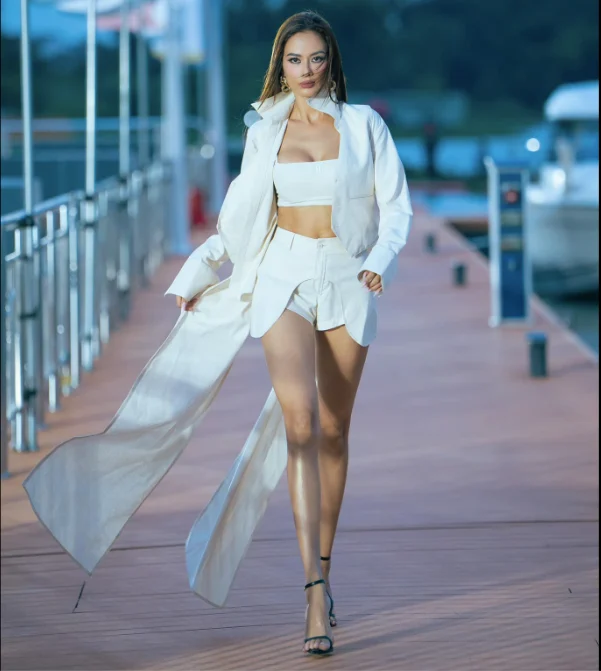 Với kỹ năng catwalk thần sầu, Như Vân còn làm huấn luyện viên catwalk cho các cuộc thi sắc đẹp đình đám.