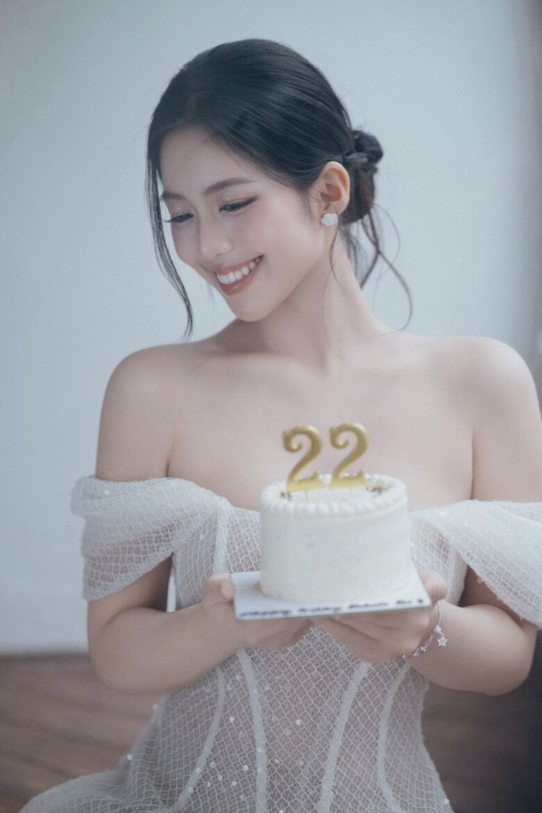 Mỹ nhân gen Z mới bước sang tuổi 22.