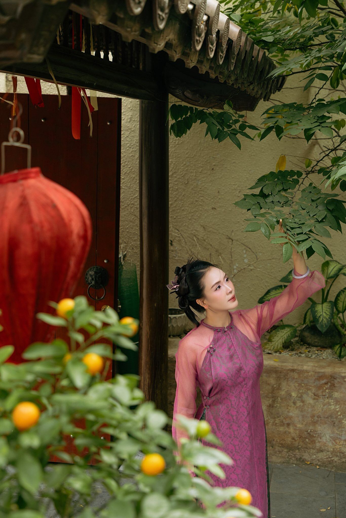 Bà Phó Viện trưởng Viện Kiểm sát Nhân dân tỉnh trong phim amp;#34;Lằn ranhamp;#34;, ở tuổi ngoài 40 có đời thực ra sao? - 11