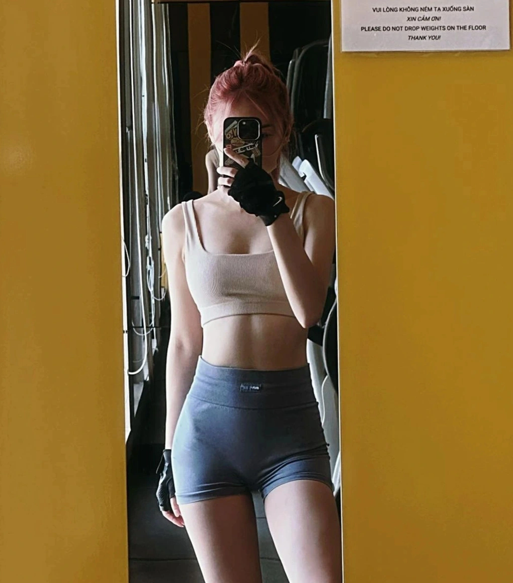 Mỹ nhân chăm chỉ tập luyện giữ dáng.