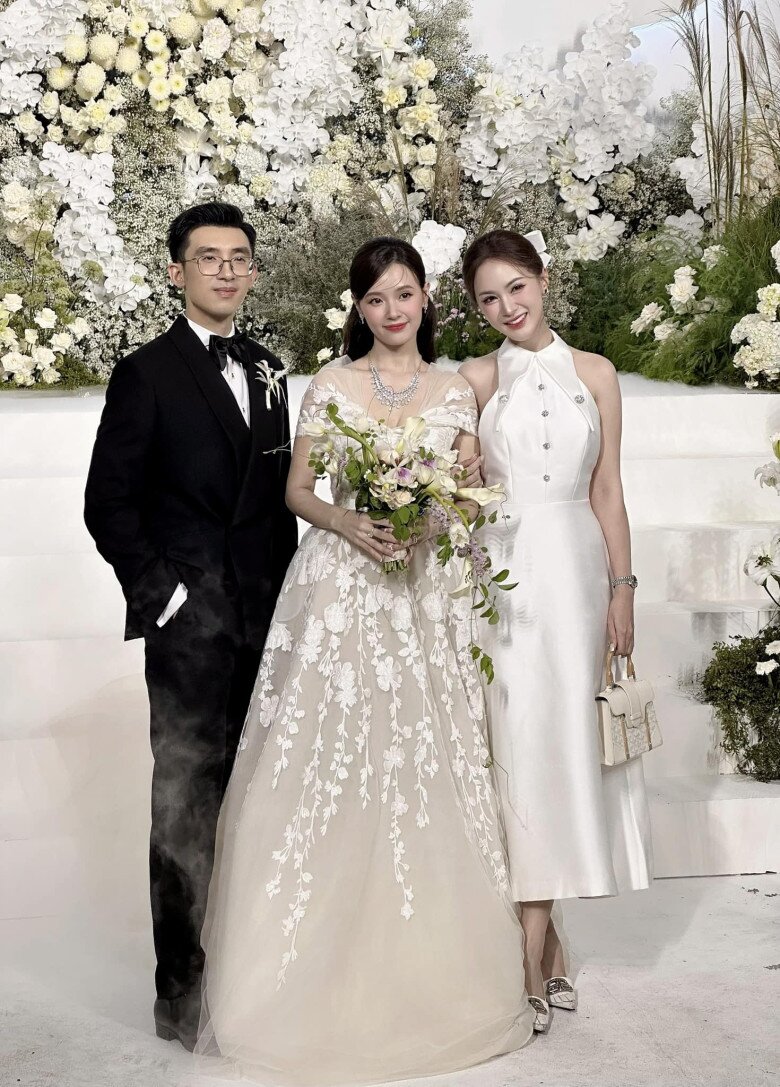 Cô là người đã bắt được hoa cưới của Midu khiến không ít người kỳ vọng nàng hot girl xinh đẹp cũng sẽ sớm kết hôn.