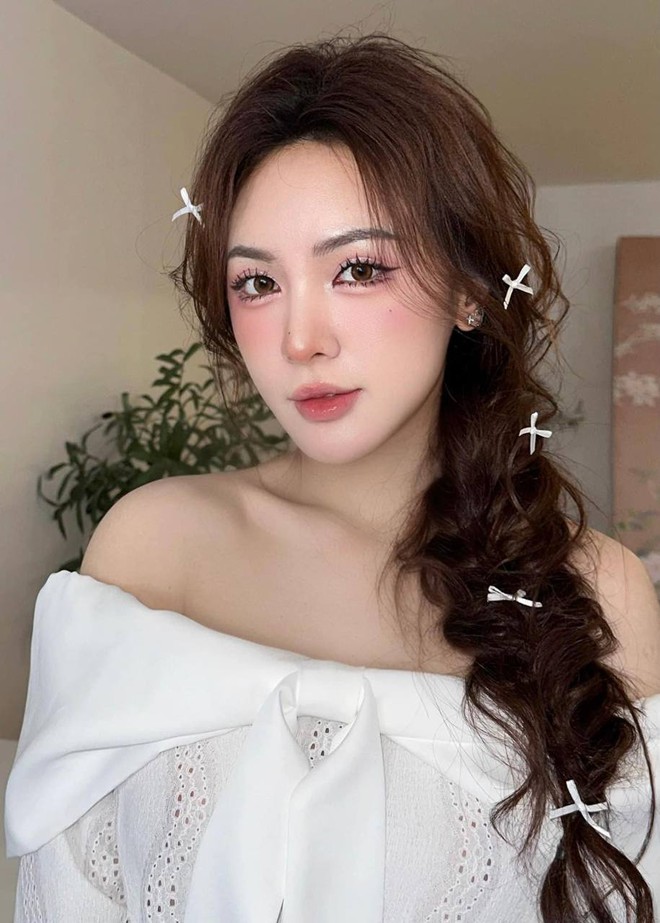 Nhan sắc hiện tại trông khác so với thời mới nổi.