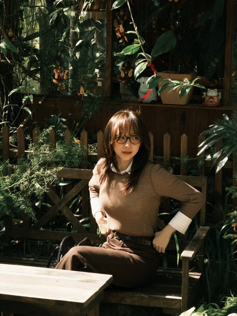 Tóc Tiên gây chú ý khi đăng bộ ảnh mới kèm caption: Chị gái khoá trên, Chủ tịch hội sinh viên, Cô gái năm ấy chúng ta không theo đuổi.