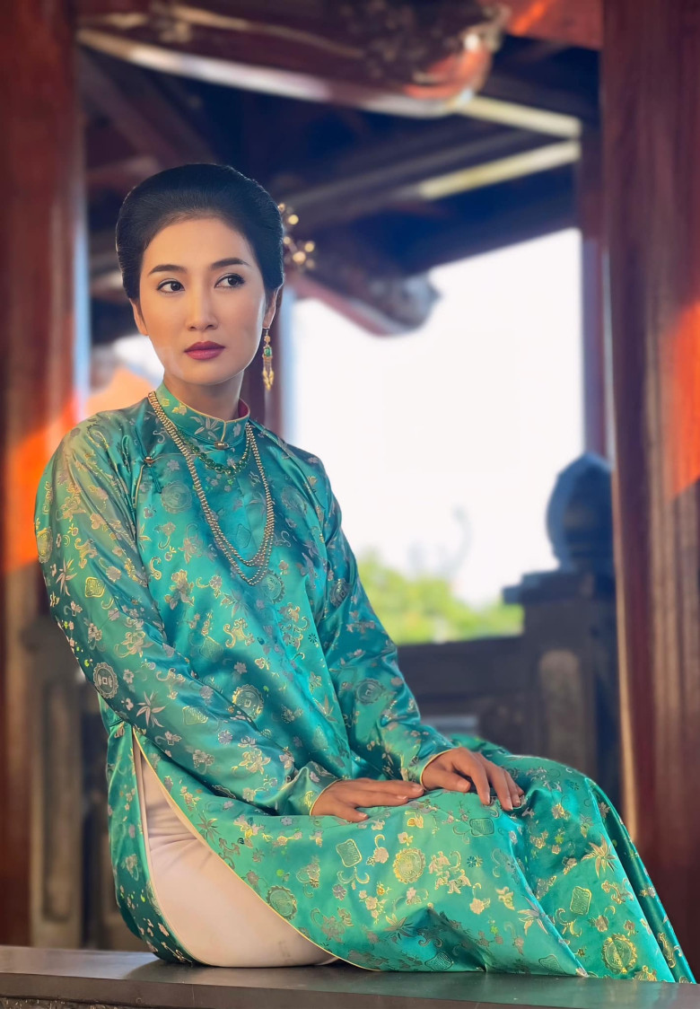 Quỳnh Lam được mệnh danh nữ hoàng phim xưa với vẻ đẹp nền nã, đằm thắm, đậm chất Á Đông.