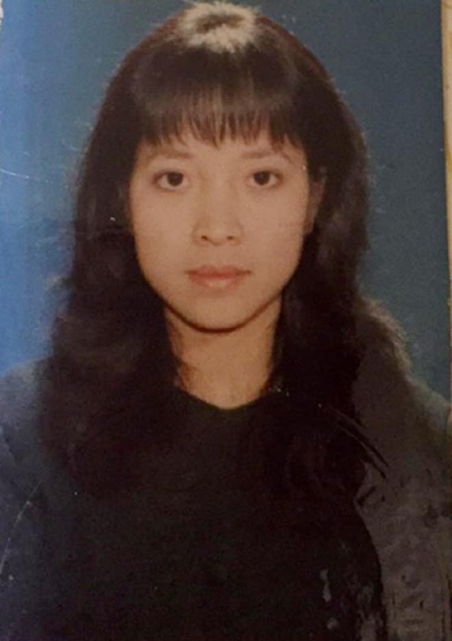 MC Thảo Vân từng có thời để mái tóc dài đầy nữ tính. Tuy nhiên, cô quyết định “chia tay” kiểu tóc này vì một lý do rất đời thường. Nữ MC hài hước chia sẻ: “Nếu để tóc dài, tóc sẽ xoăn và bông xù lên thế này. Vì vậy mình không muốn để dài nữa.