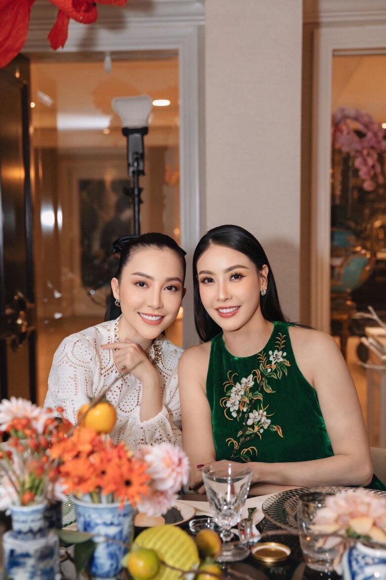 Khung hình gấp đôi visual của Hoa hậu Hà Kiều Anh và nghệ sĩ múa Linh Nga.