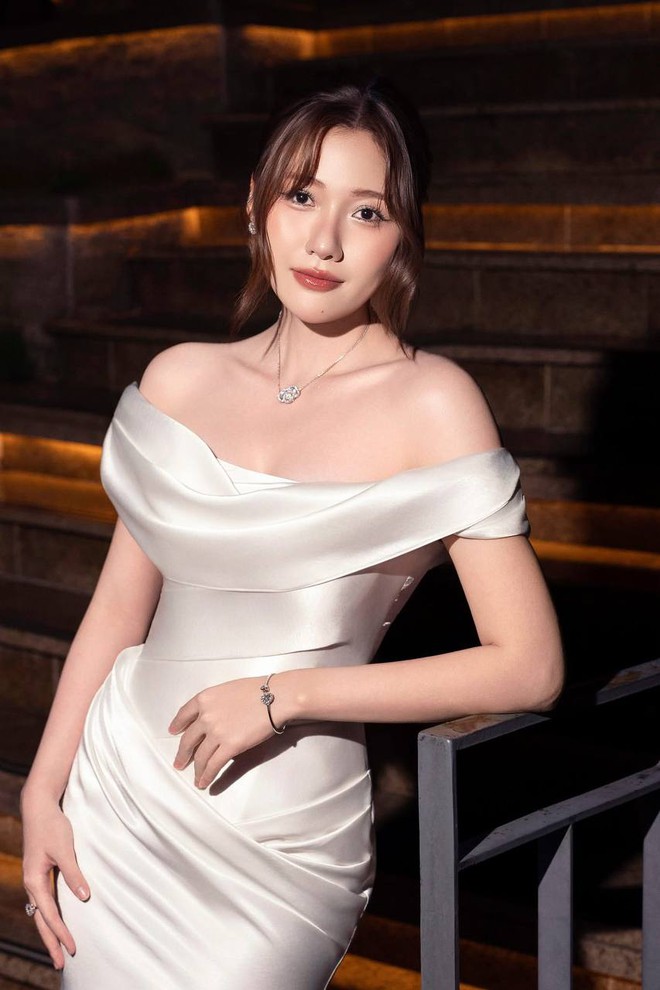 Phong cách thời trang ngày càng hiện đại và quyến rũ.