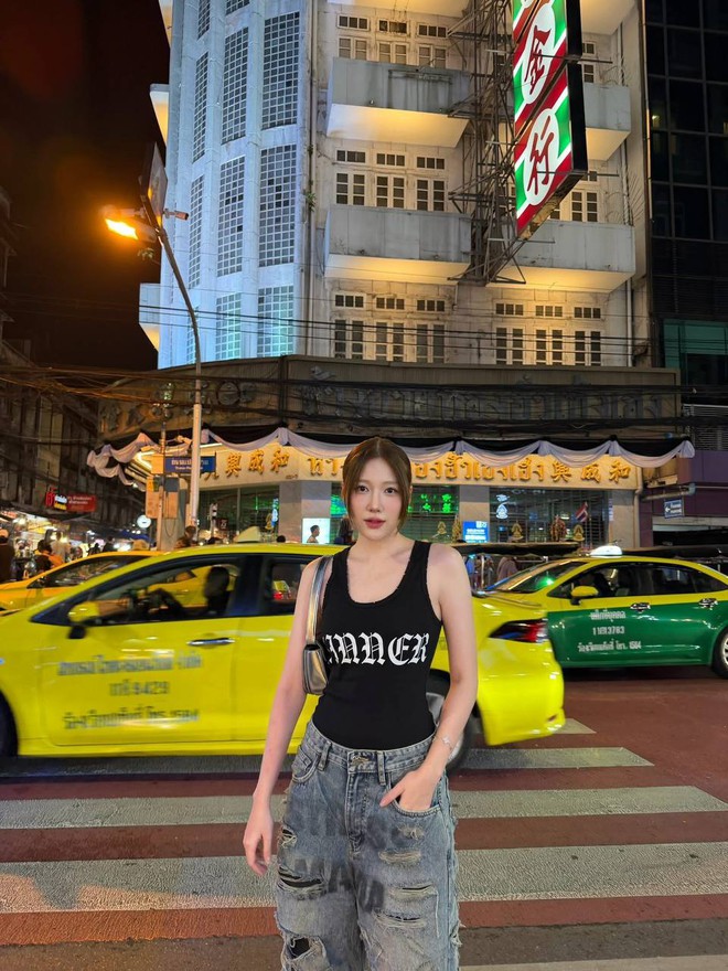 Nhan sắc 2 em gái Trấn Thành: Người amp;#34;giàu nhất nhàamp;#34; sống giản dị, em út ngày càng amp;#34;Hàn hóaamp;#34; giống chị dâu - 24