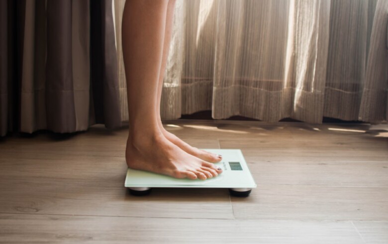 Dù là hình thức vận động đơn giản, đi bộ nhanh vẫn có thể góp phần đáng kể vào việc tiêu hao năng lượng và hỗ trợ kiểm soát cân nặng một cách bền vững.