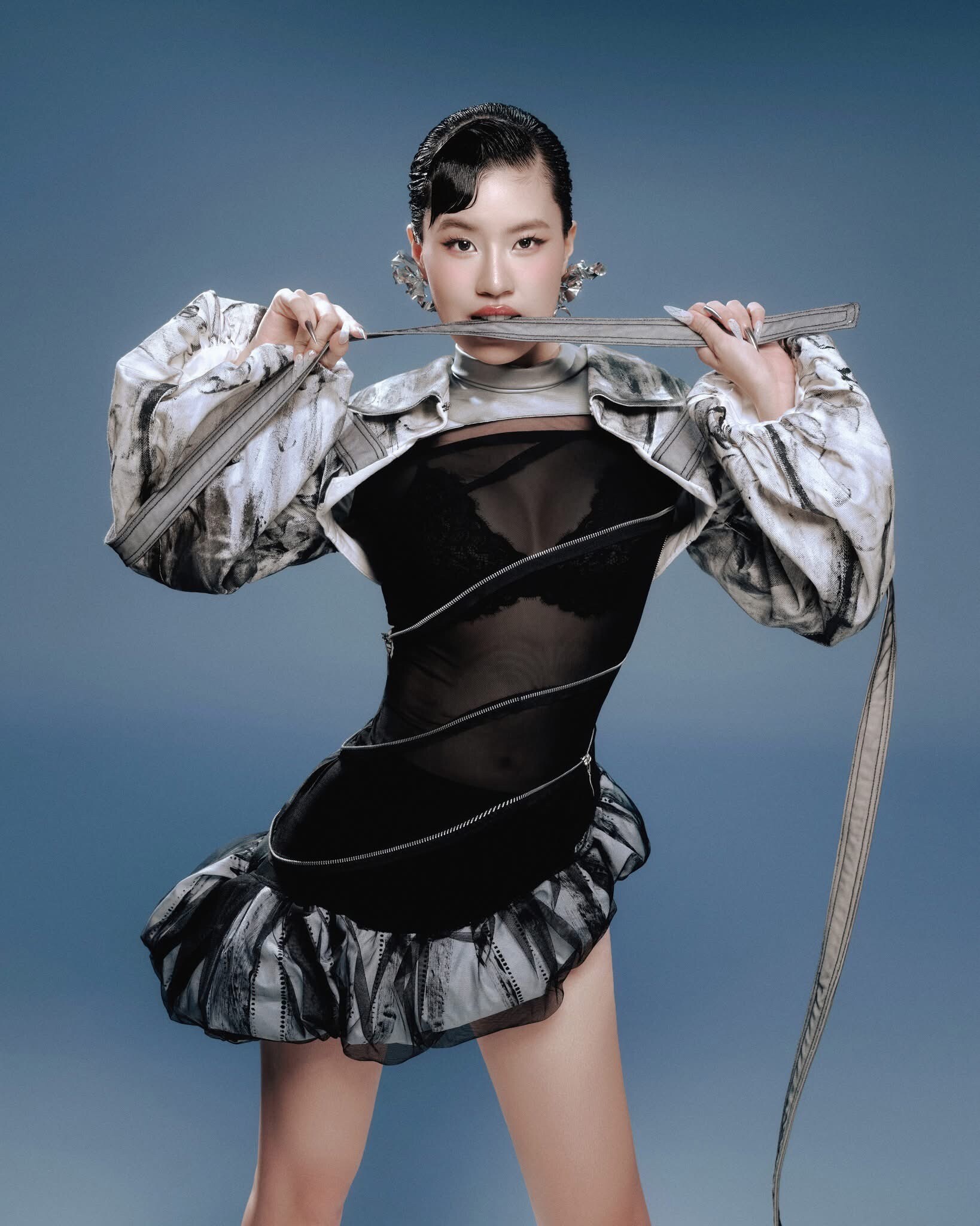 Trên sân khấu, Pháo ngày càng sexy theo hướng trưởng thành. 