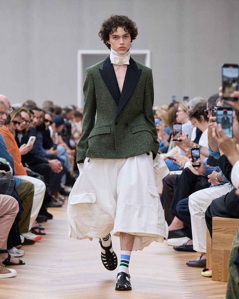 Sandal ngư dân xuất hiện ở các sàn diễn thời trang.