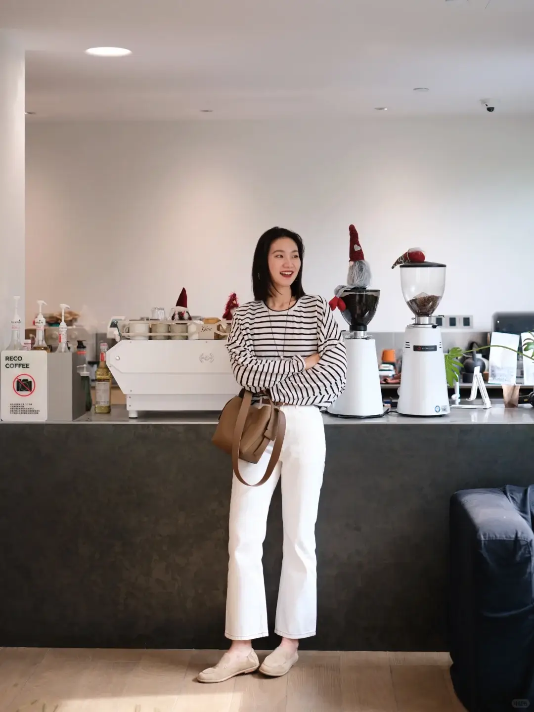 4 cách mix quần trắng mùa Xuân giúp chị em trẻ lại cả chục tuổi, sành điệu hơn diện quần jeans gấp 10 lần - 11