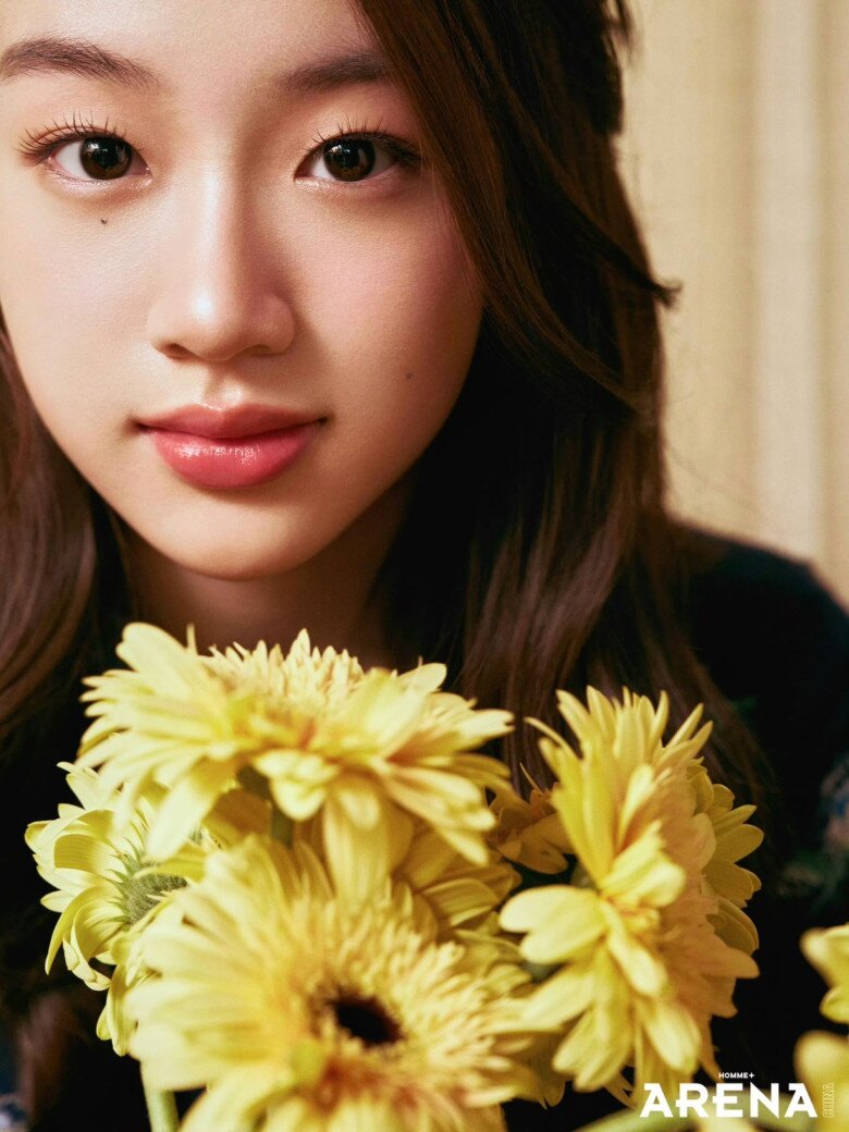 Ngô Hân Di gây ấn tượng với gương mặt thanh tú, thừa hưởng trọn vẹn nét đẹp của cha. 