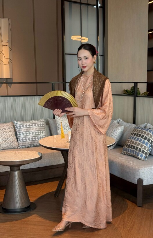 Mua giày gì để mặc với áo dài? 5 đôi giày đẹp lại tôn dáng, amp;#34;kéo dài chânamp;#34; cho hội chị em xúng xính đi chơi Tết - 5