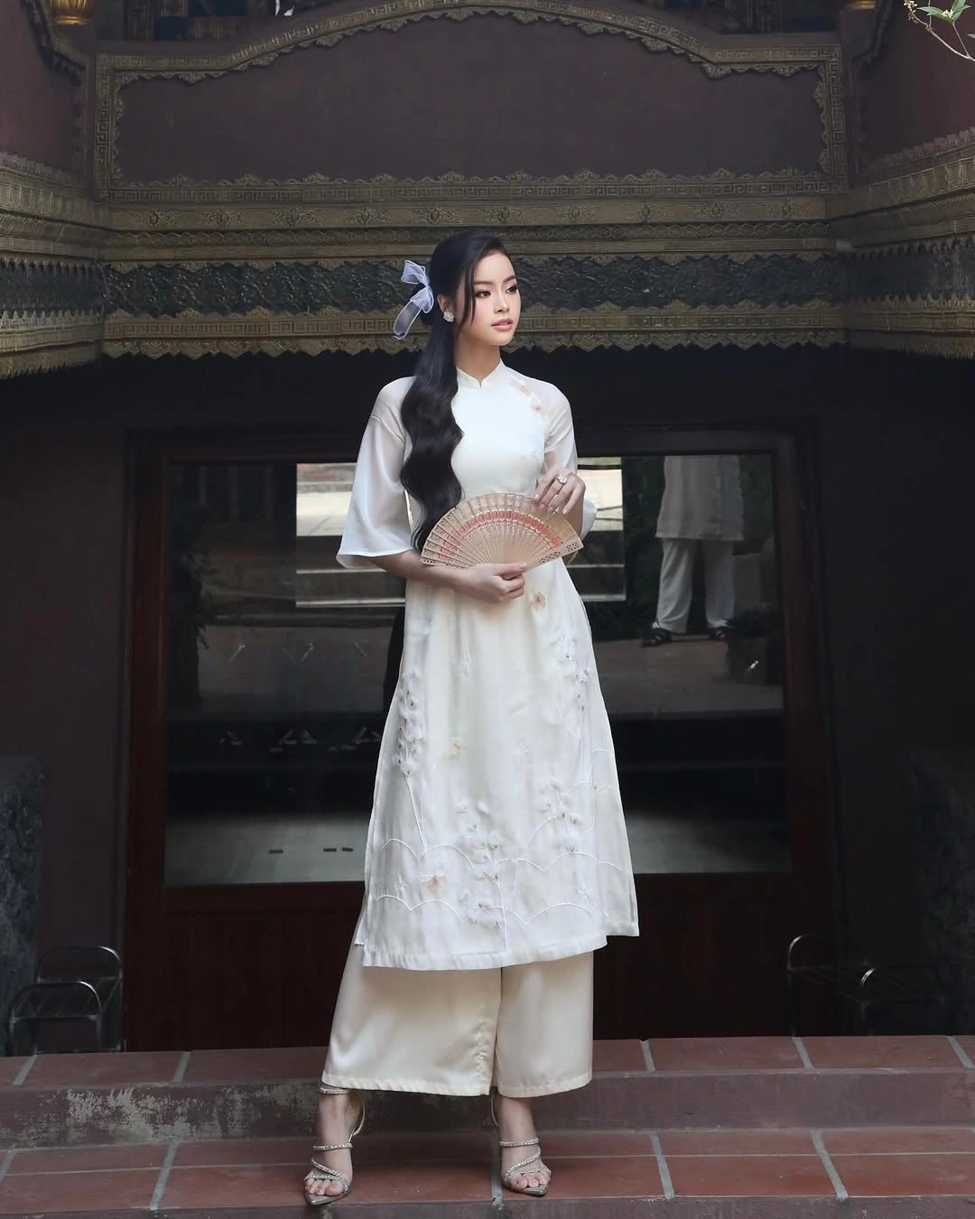 5 phụ kiện nhỏ xinh không thể thiếu giúp diện áo dài Tết thêm cuốn hút, chị em có ảnh sống ảo cực đẹp - 2