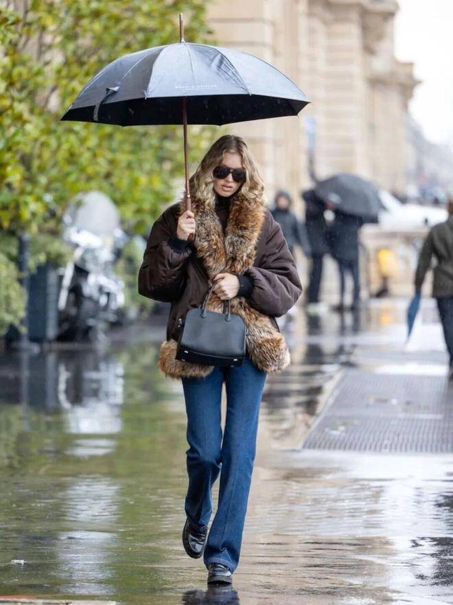 Mẫu áo khoác kinh điển này đã được ưa chuộng từ thế kỷ trước và đến nay vẫn giữ nguyên sức hút vượt thời gian. 