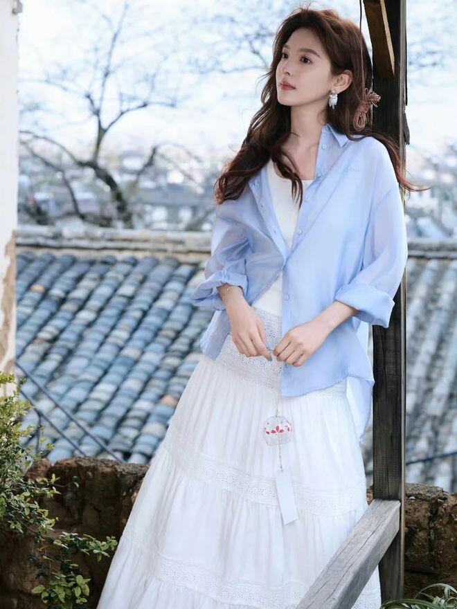 5 kiểu chân váy midi sẽ khiến chị em mê mẩn Xuân Hè này: Vừa dễ mặc vừa tôn dáng, mix đồ kiểu gì cũng đẹp - 4