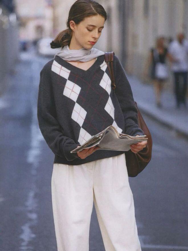 Đừng vội vứt những quần áo cũ này, 4 món đồ amp;#34;cổamp;#34; đang được lăng xê mạnh mẽ giúp chị em đẹp thanh lịch - 4