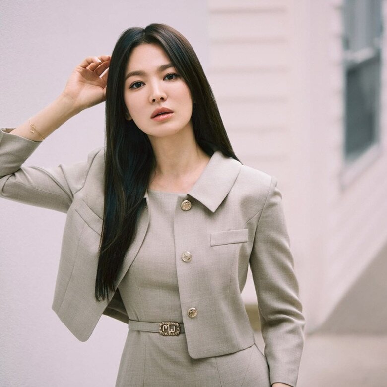 Sau tuổi 40, các đặc tính của tóc sẽ dần thay đổi.