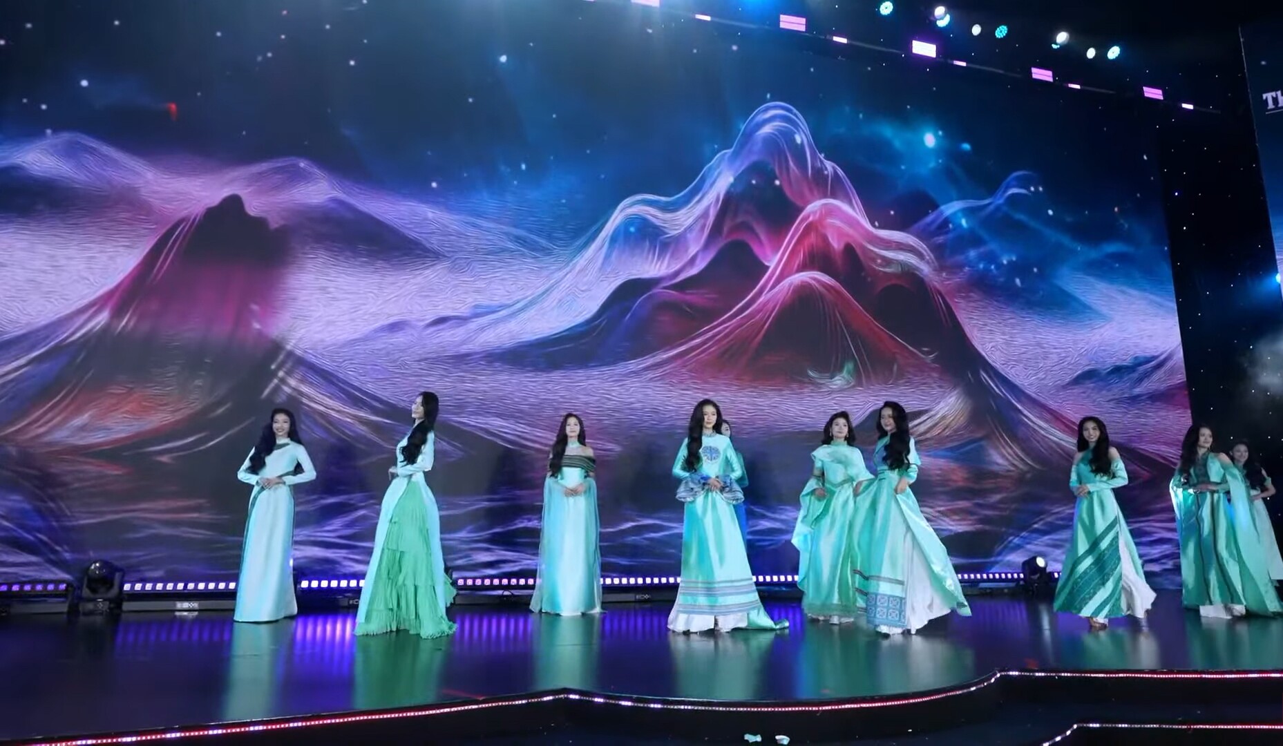 Chung kết Miss World Vietnam 2025: Tân Hoa hậu chính thức gọi tên Phan Phương Oanh - 46