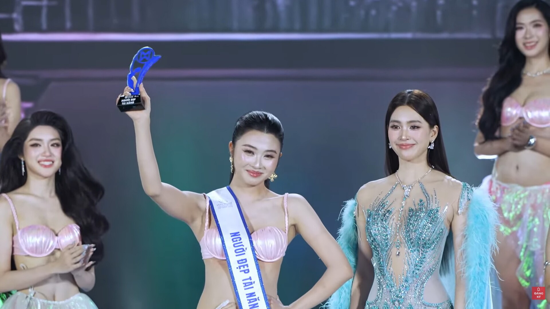 Chung kết Miss World Vietnam 2025: Tân Hoa hậu chính thức gọi tên Phan Phương Oanh - 31