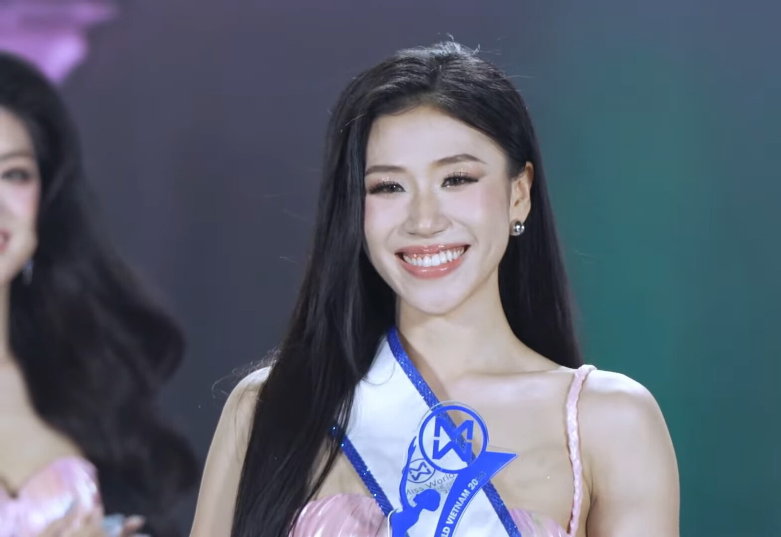 Chung kết Miss World Vietnam 2025: Tân Hoa hậu chính thức gọi tên Phan Phương Oanh - 35