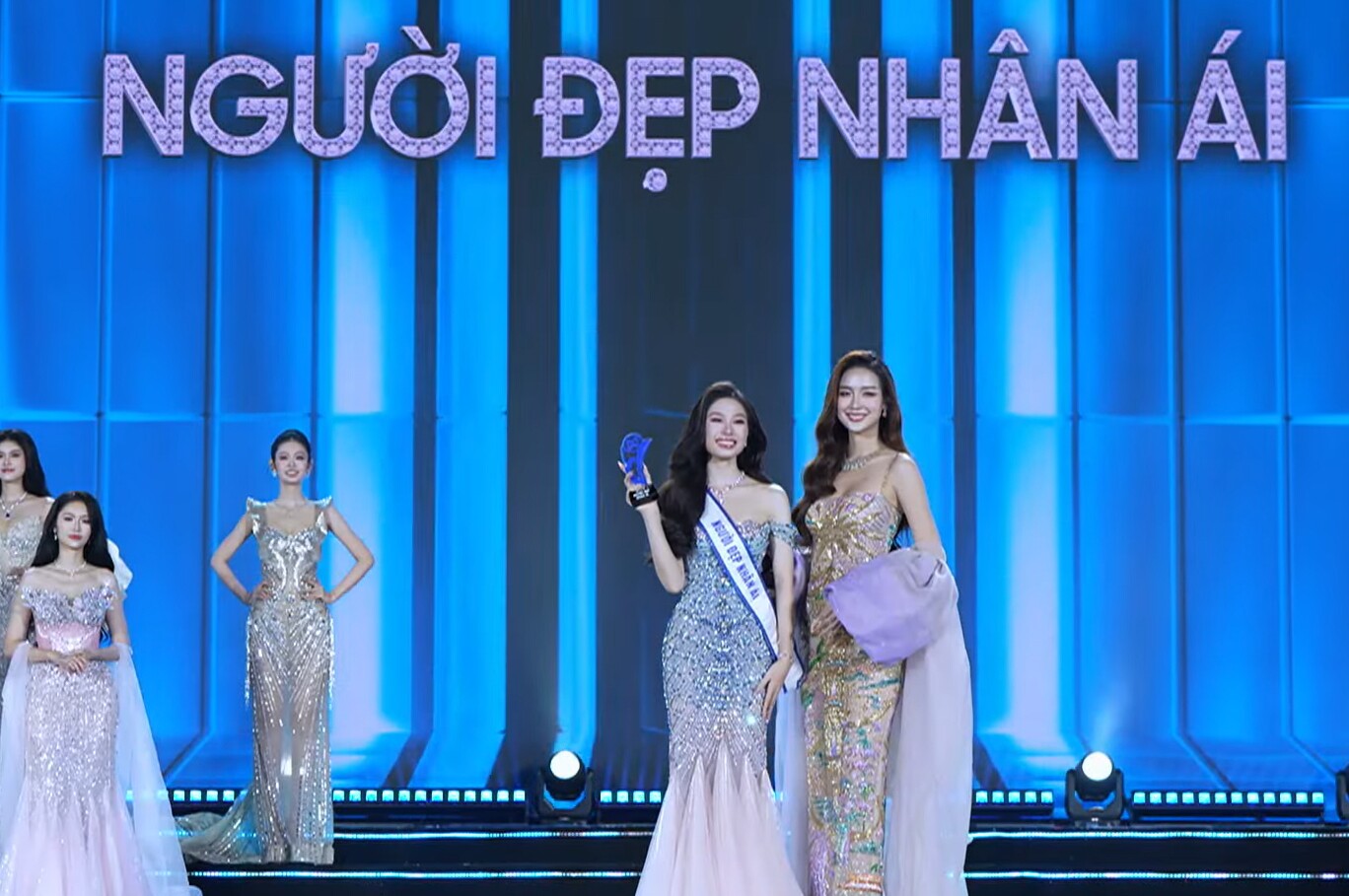 Chung kết Miss World Vietnam 2025: Tân Hoa hậu chính thức gọi tên Phan Phương Oanh - 12