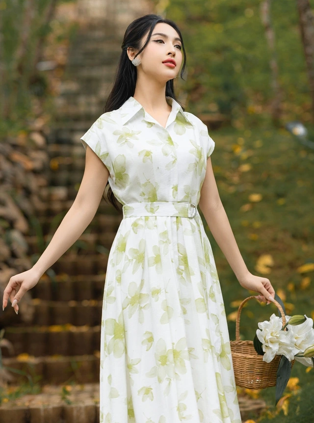 Những kiểu váy hoa cổ sơ mi chỉn chu, lịch sự là lựa chọn lý tưởng cho các nàng công sở. Thiết kế đơn giản nhưng tinh tế giúp phái đẹp ghi điểm ở chốn văn phòng.