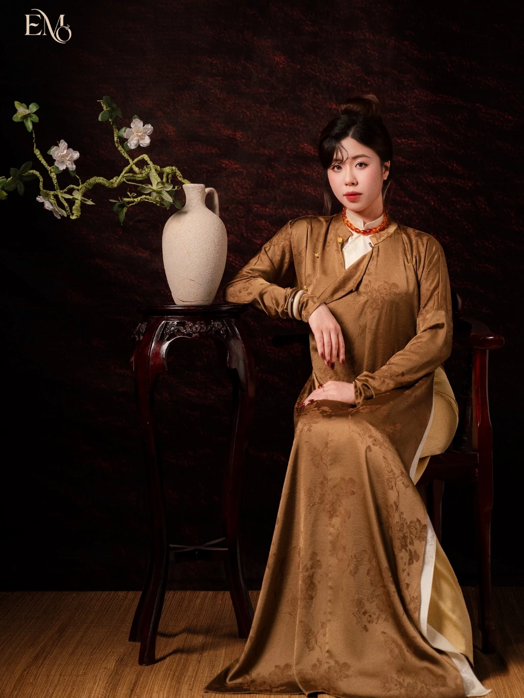 Chị em chọn áo dài Tết màu gì để amp;#34;hút lộcamp;#34; cả năm lại tôn cả da lẫn dáng? Người khôn ngoan sẽ chọn mẫu này - 14